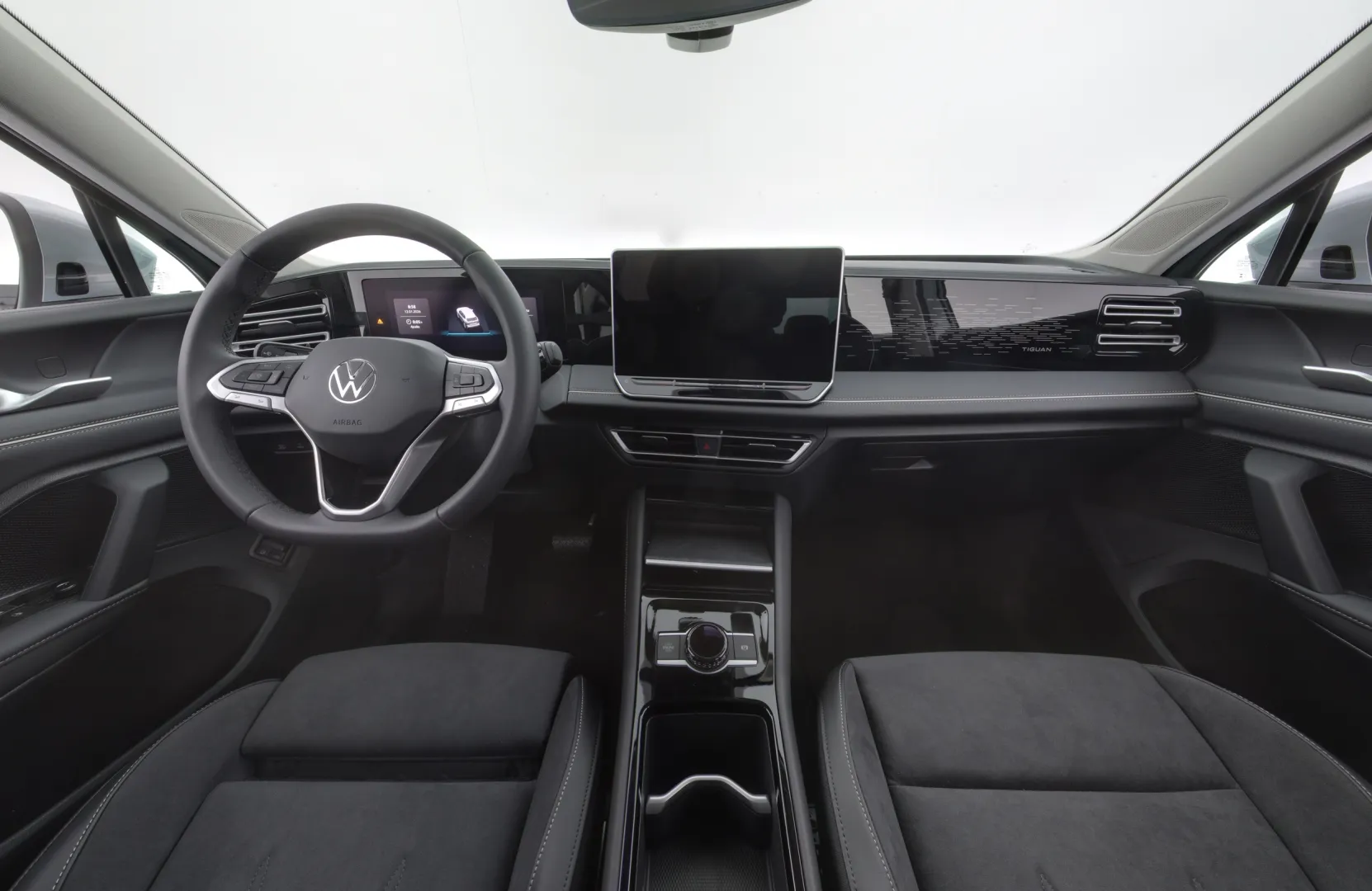 Volkswagen Tiguan LTM-751 carousel image