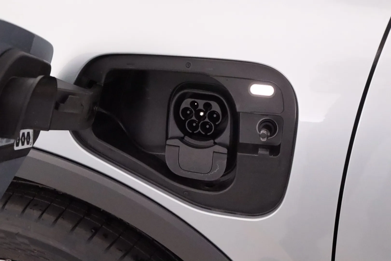 Volkswagen Tiguan LTM-751 carousel image