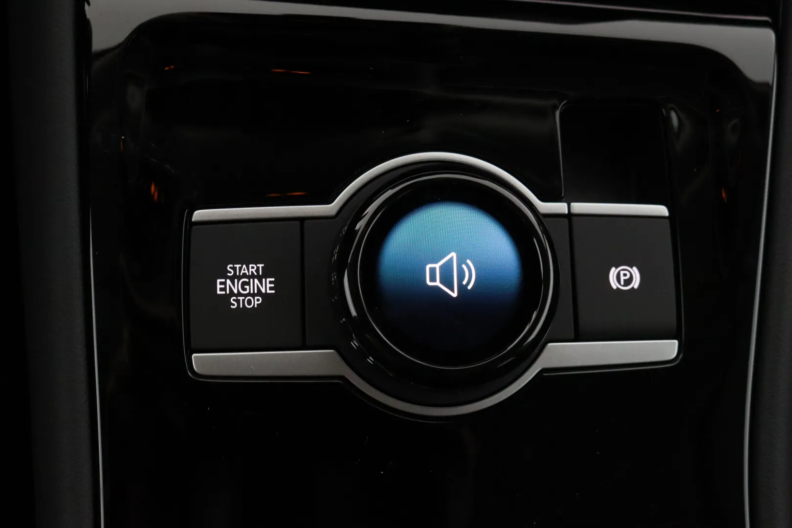 Volkswagen Tiguan LTM-751 carousel image