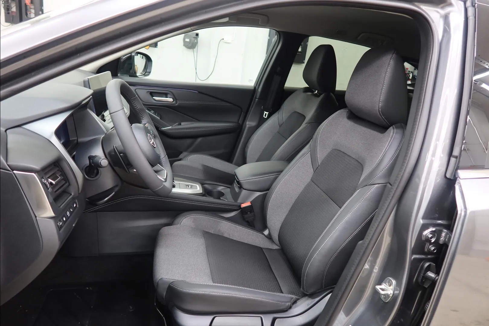 Nissan Qashqai ISU-637 carousel image