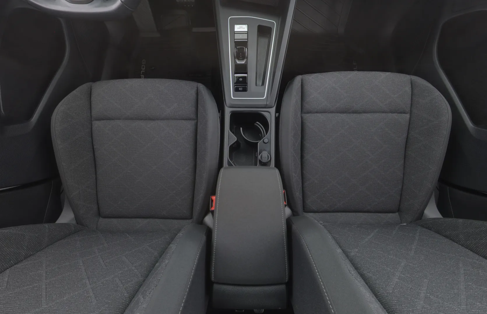 VOLKSWAGEN Golf IPL-532 carousel image