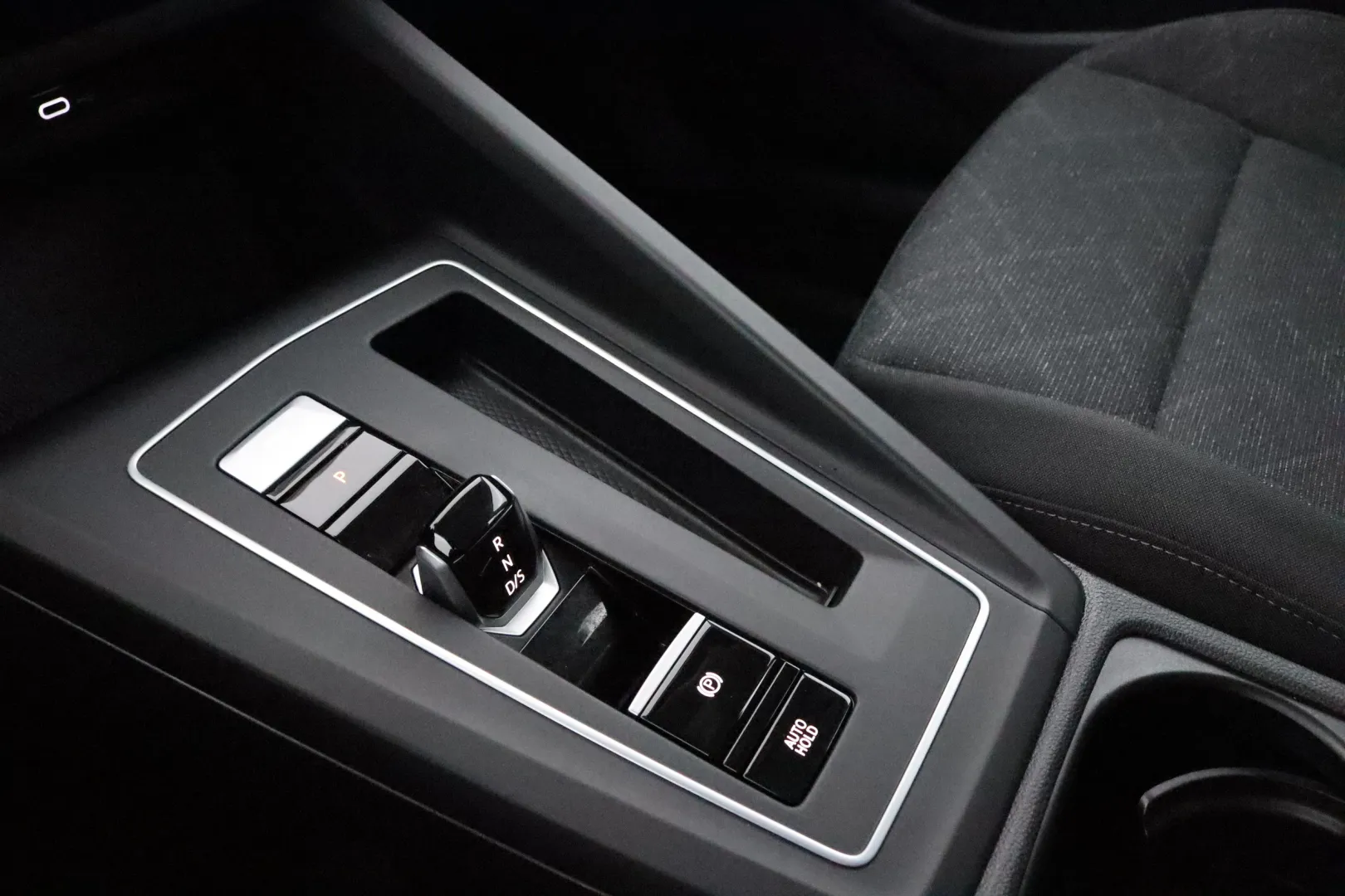 VOLKSWAGEN Golf IPL-532 carousel image