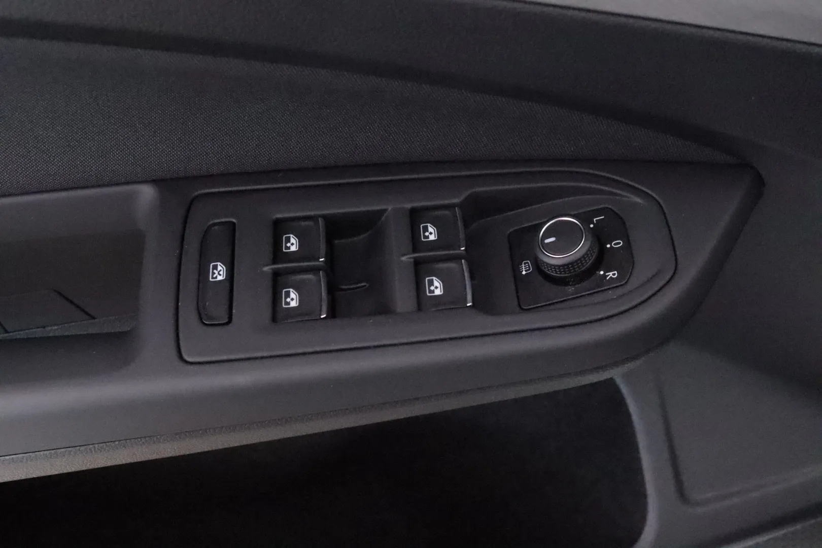 VOLKSWAGEN Golf IPL-532 carousel image