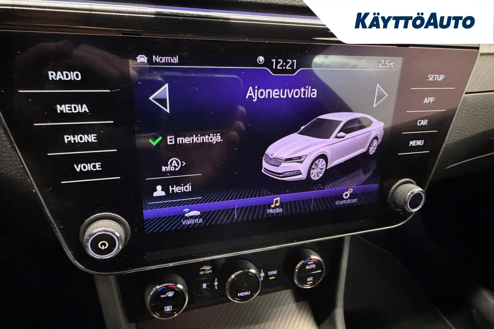 SKODA Superb FOR-609 carousel image