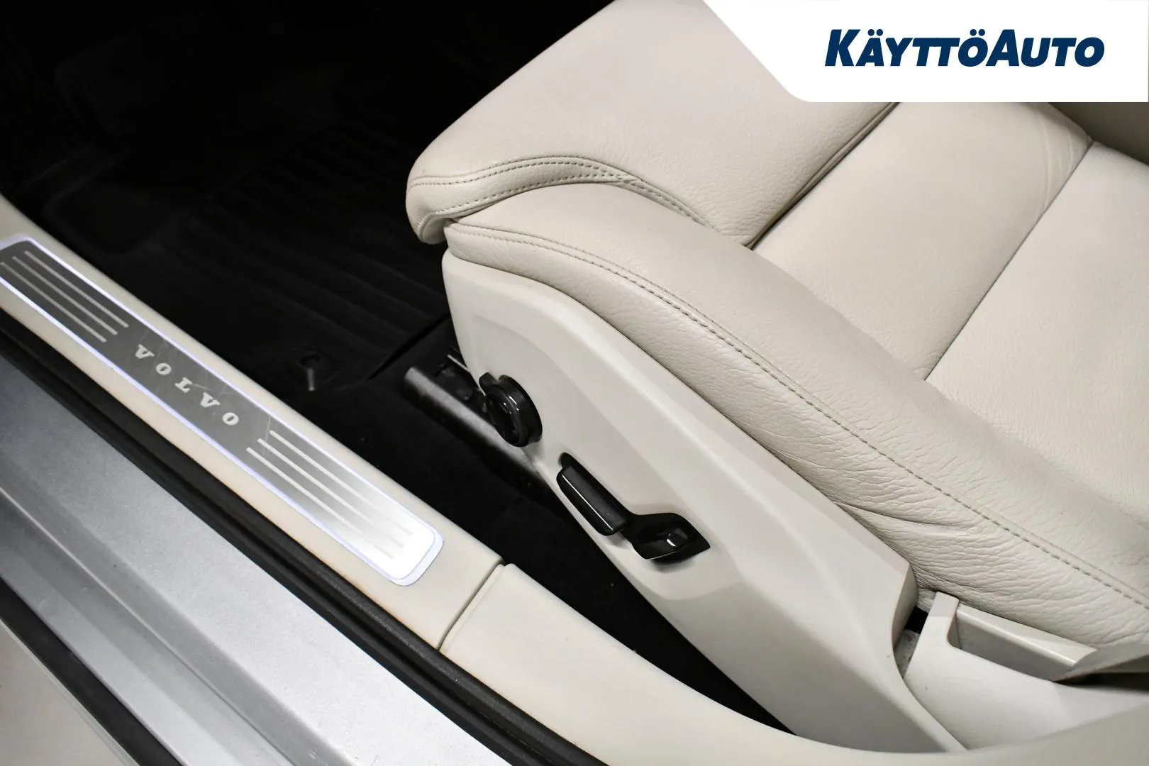 VOLVO V90 CLX-562 carousel image