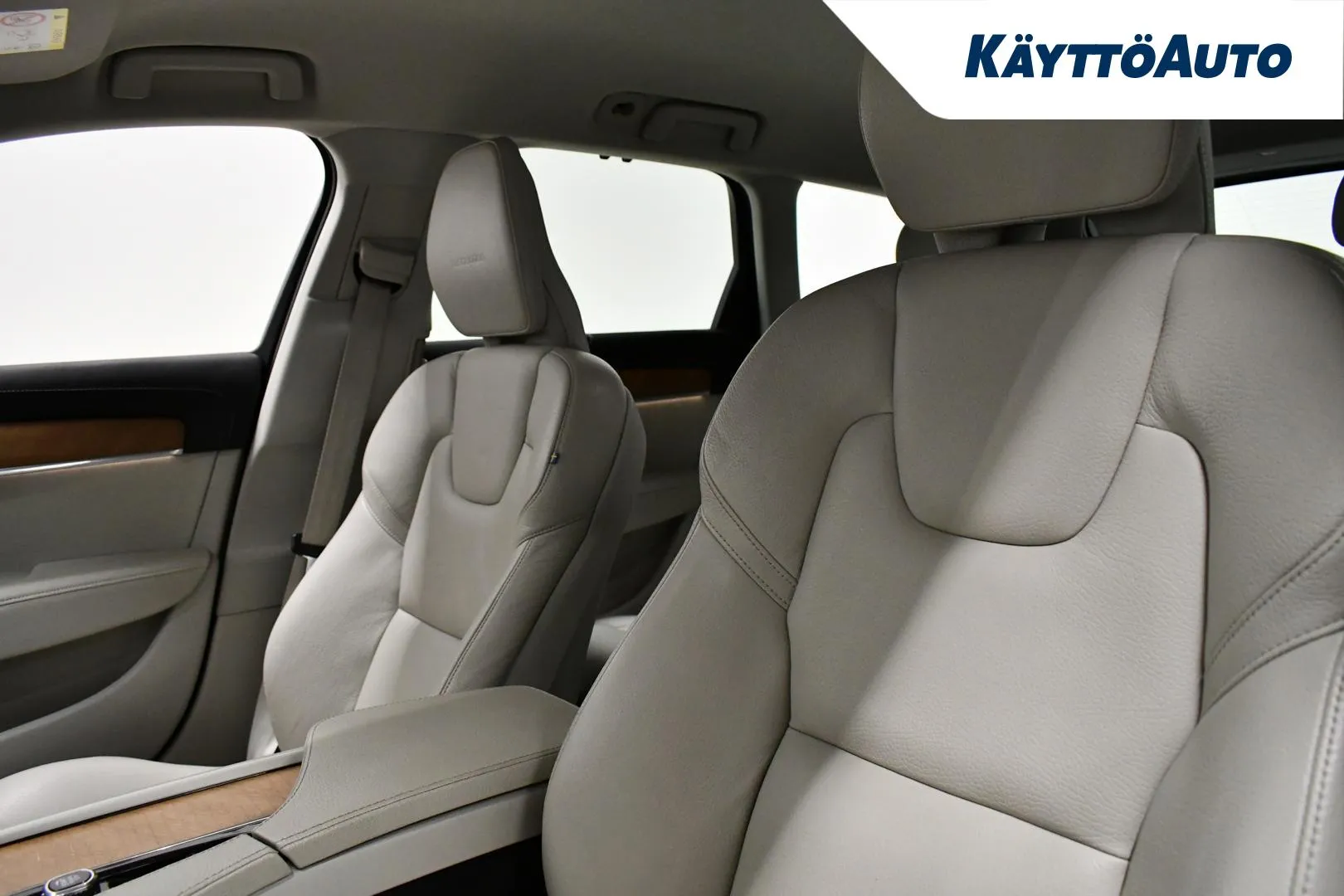 VOLVO V90 CLX-562 carousel image