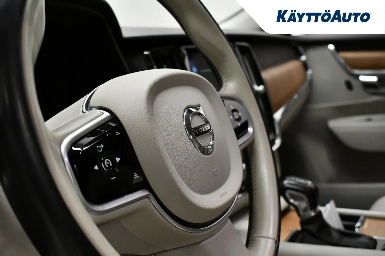 VOLVO V90 CLX-562 carousel image