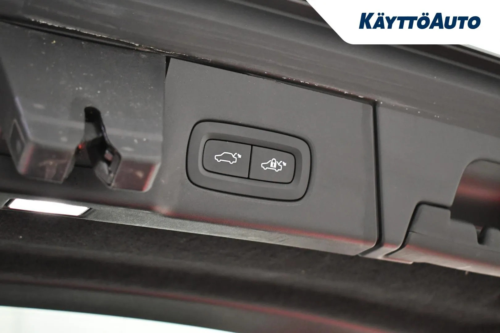 VOLVO V90 CLX-562 carousel image