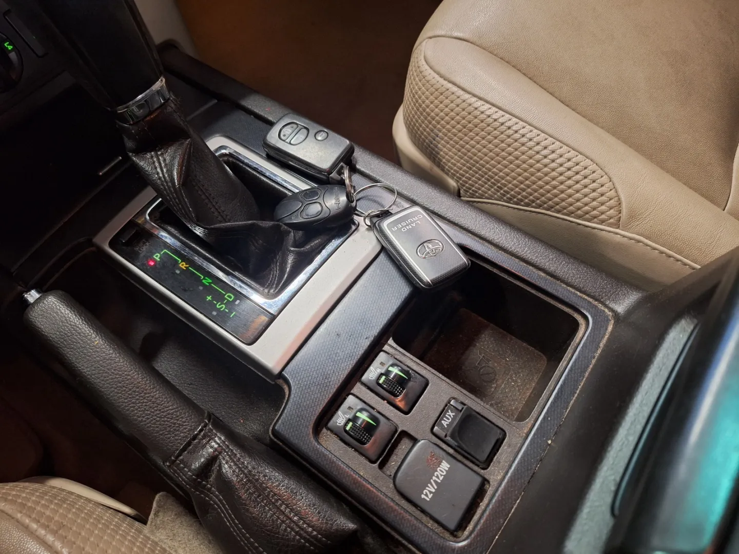 TOYOTA Land Cruiser GMI-953 carousel image