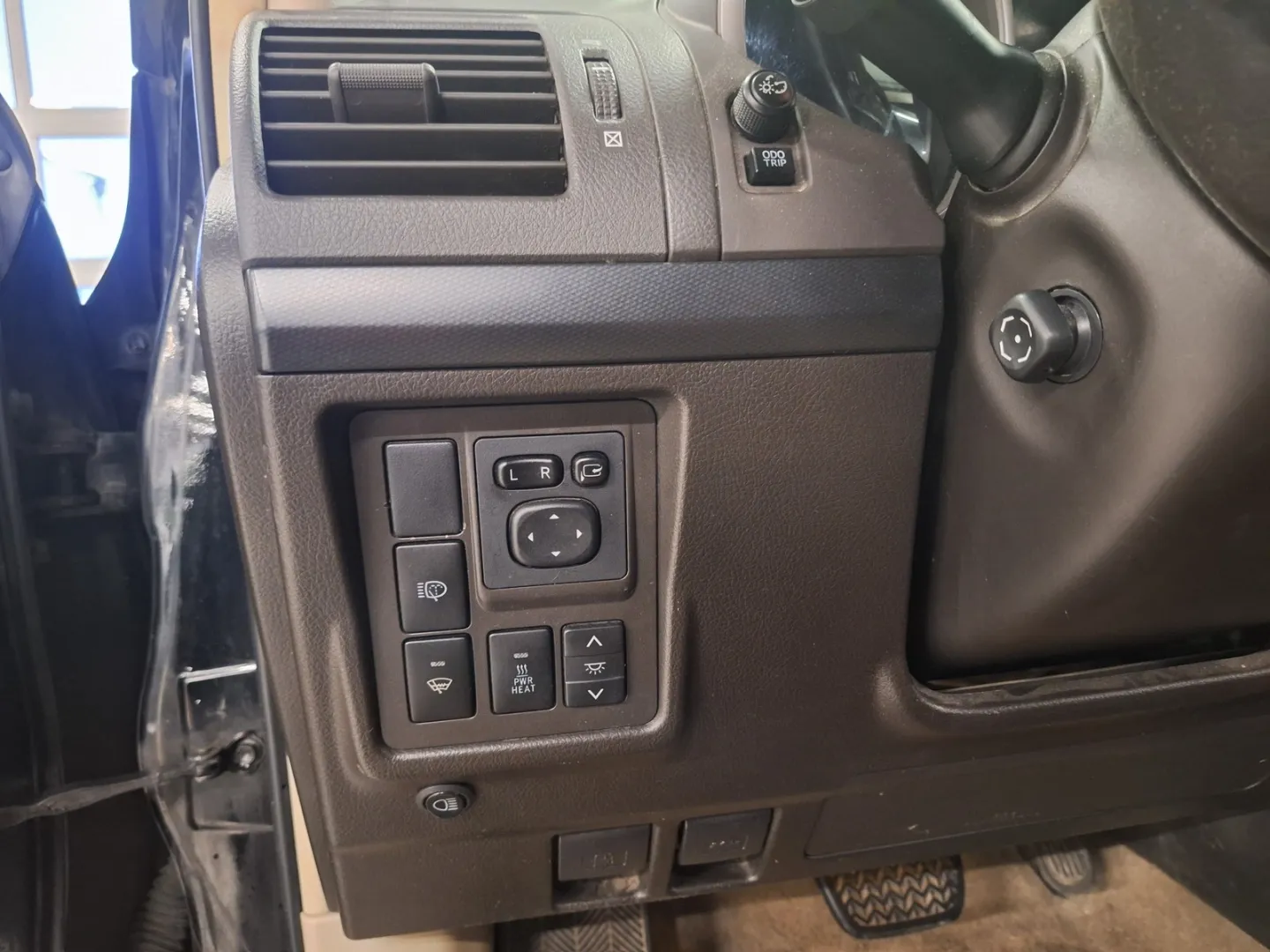 TOYOTA Land Cruiser GMI-953 carousel image