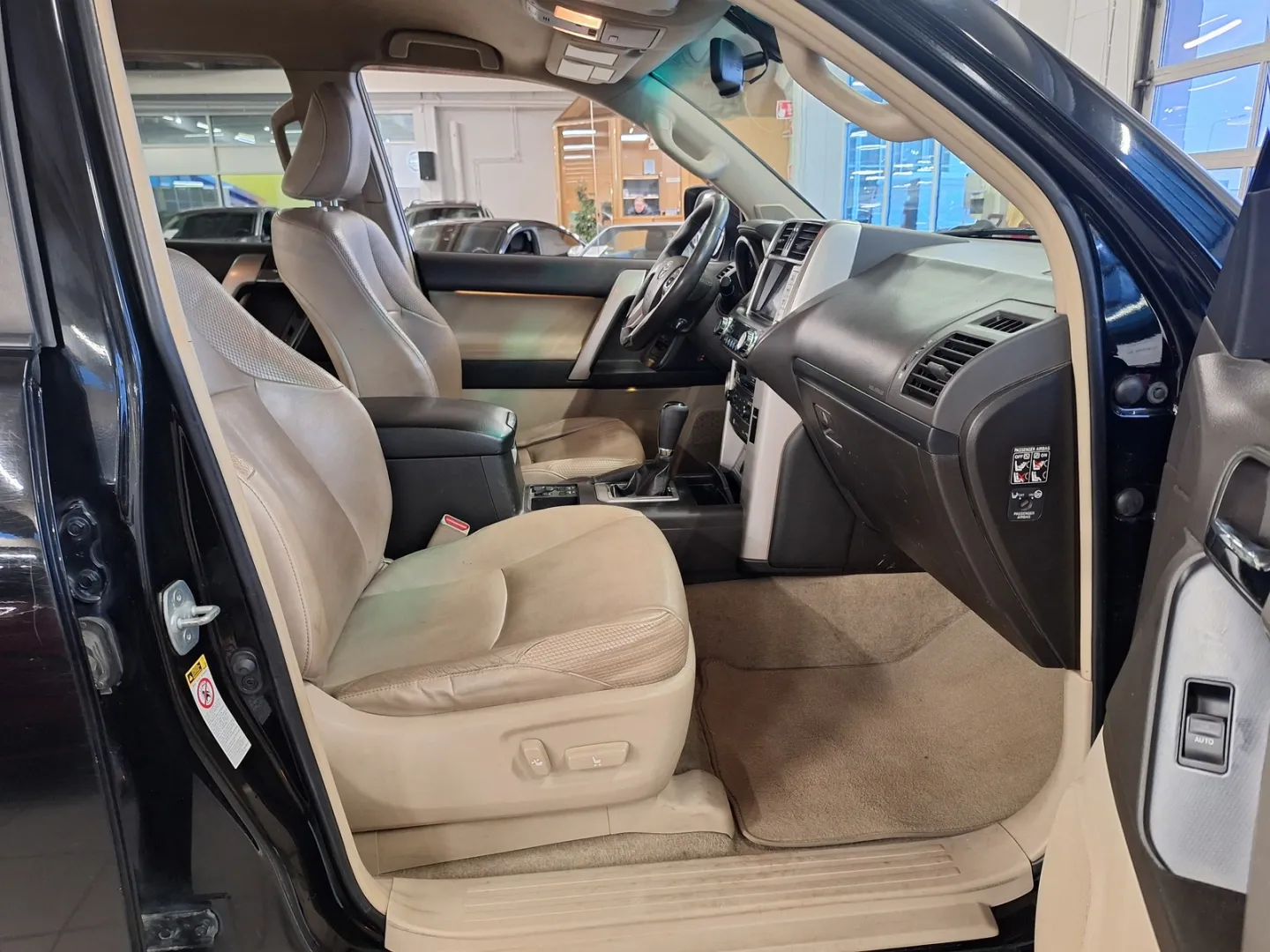 TOYOTA Land Cruiser GMI-953 carousel image