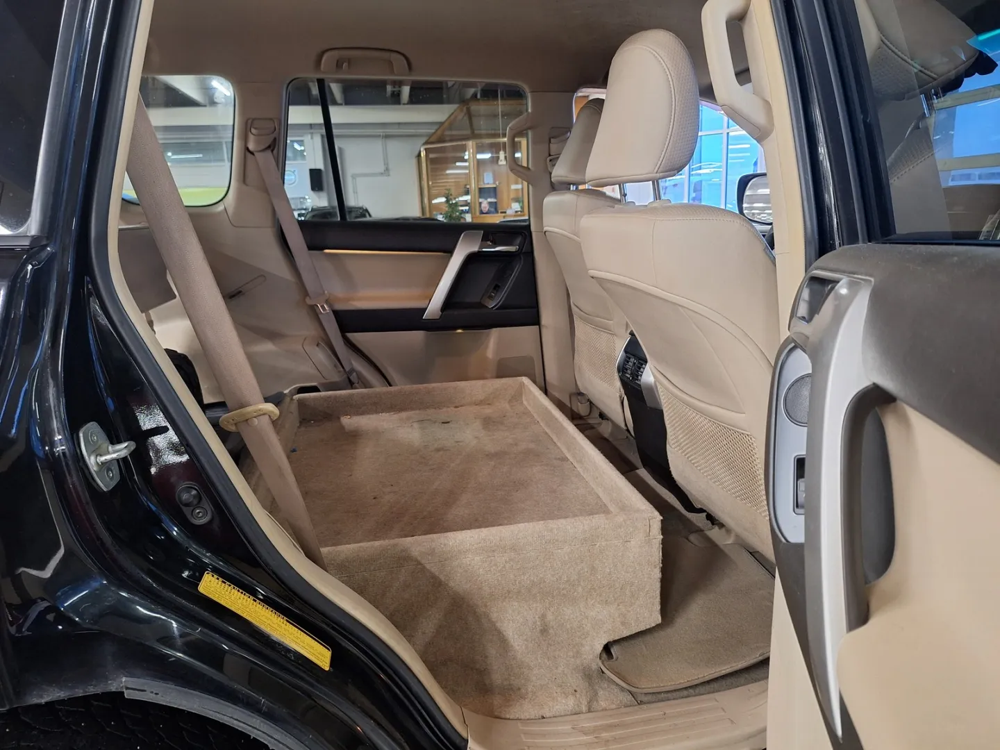 TOYOTA Land Cruiser GMI-953 carousel image