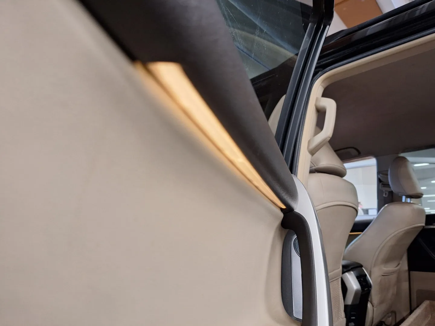 TOYOTA Land Cruiser GMI-953 carousel image