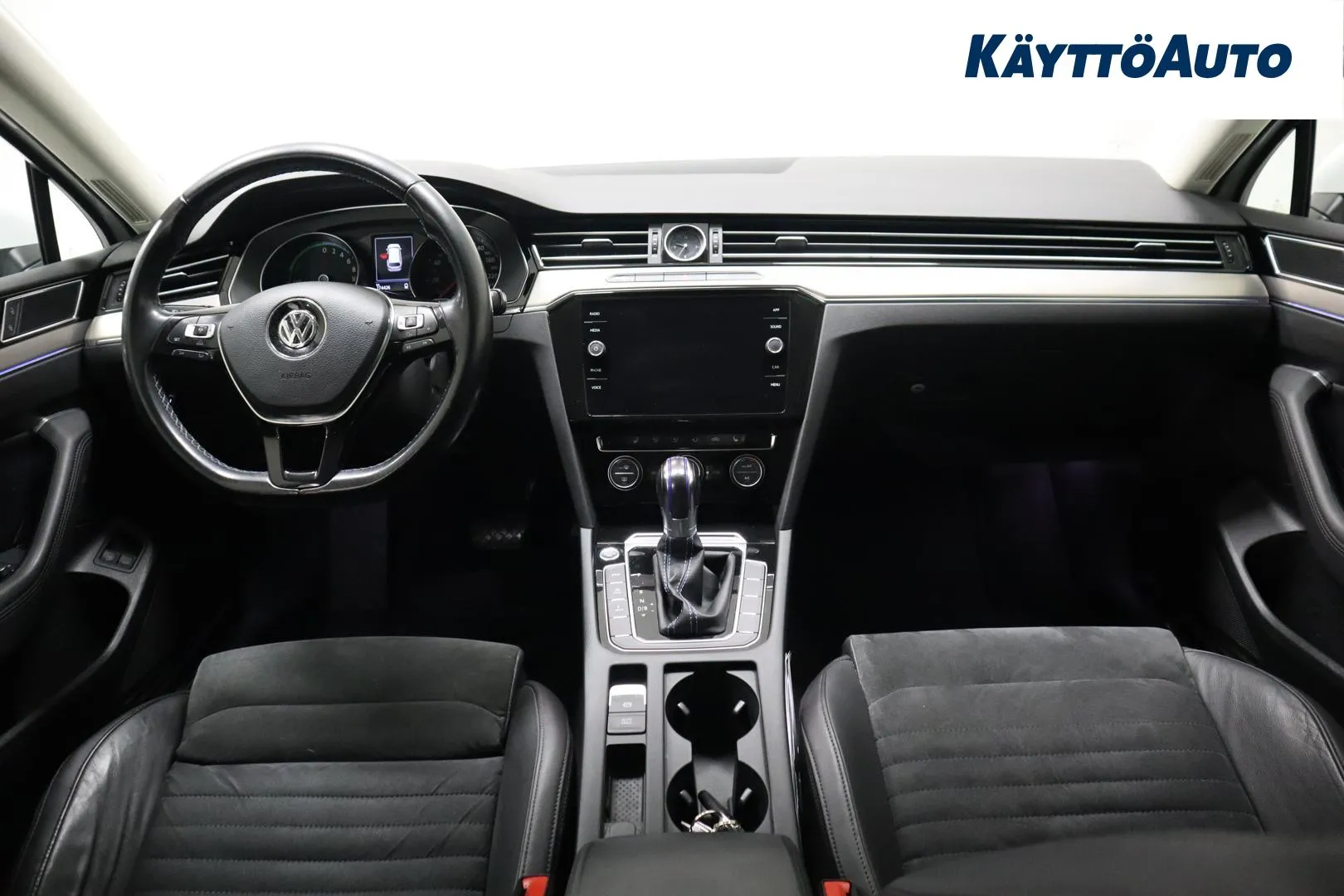 VOLKSWAGEN Passat LPL-318 carousel image