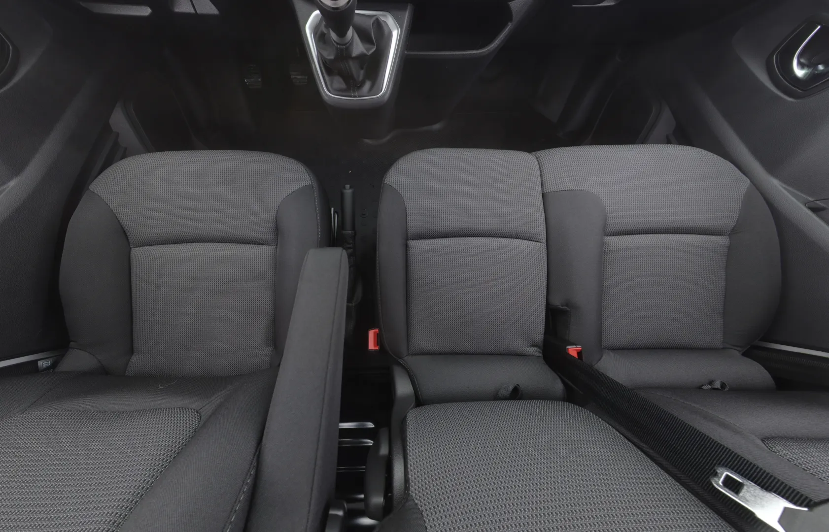 Nissan Primastar FSR-877 carousel image