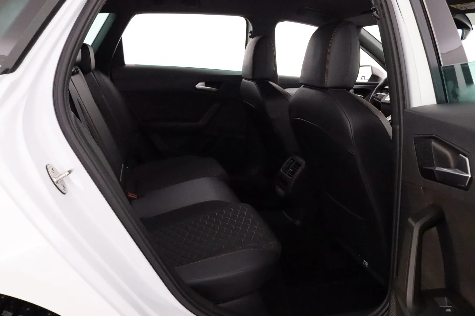 SEAT Leon Sportstourer MPK-573 carousel image