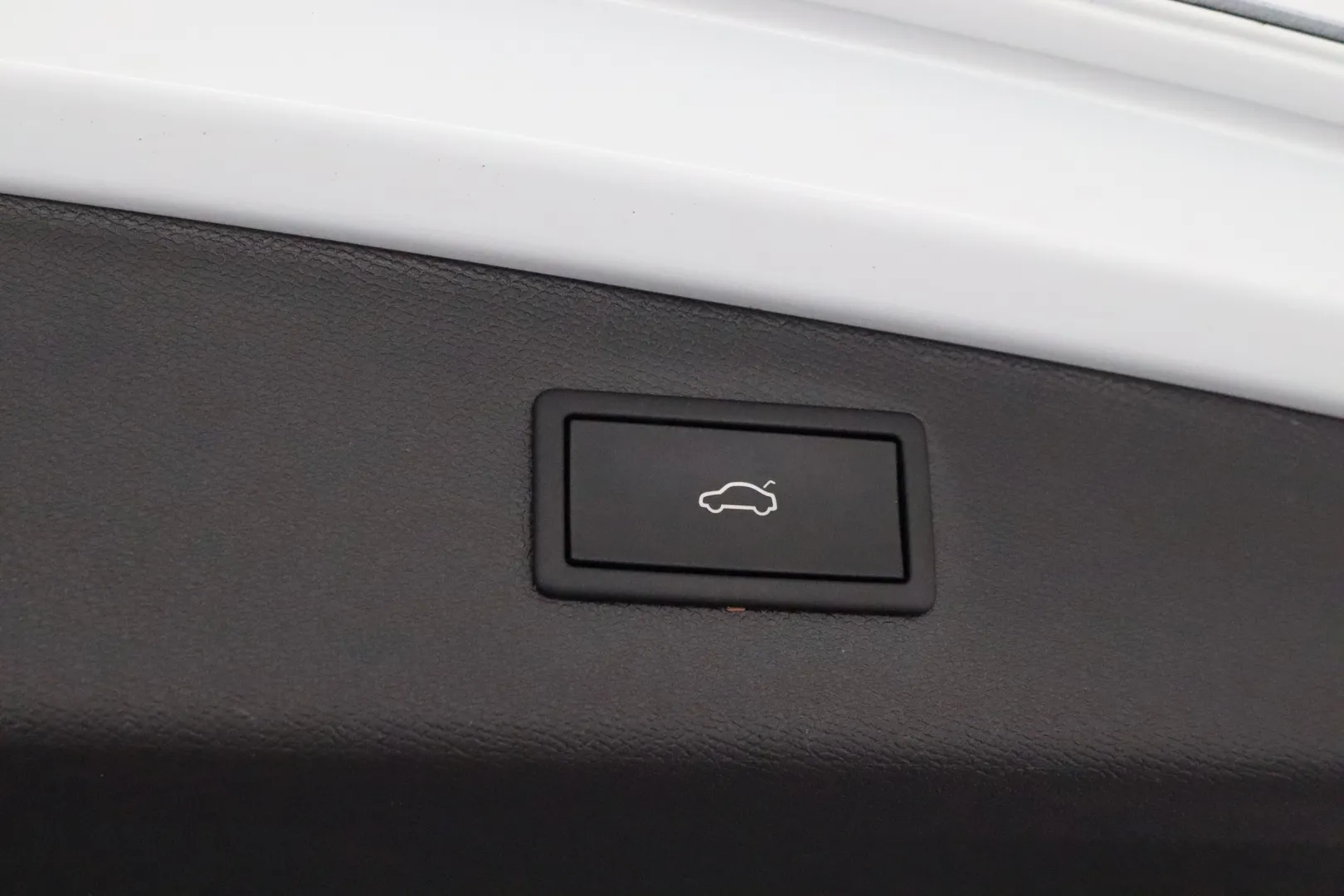 SEAT Leon Sportstourer MPK-573 carousel image