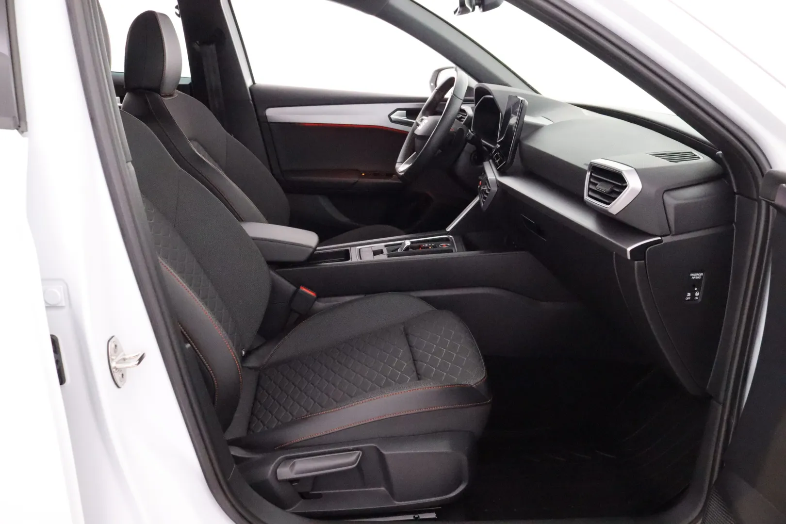 SEAT Leon Sportstourer MPK-573 carousel image