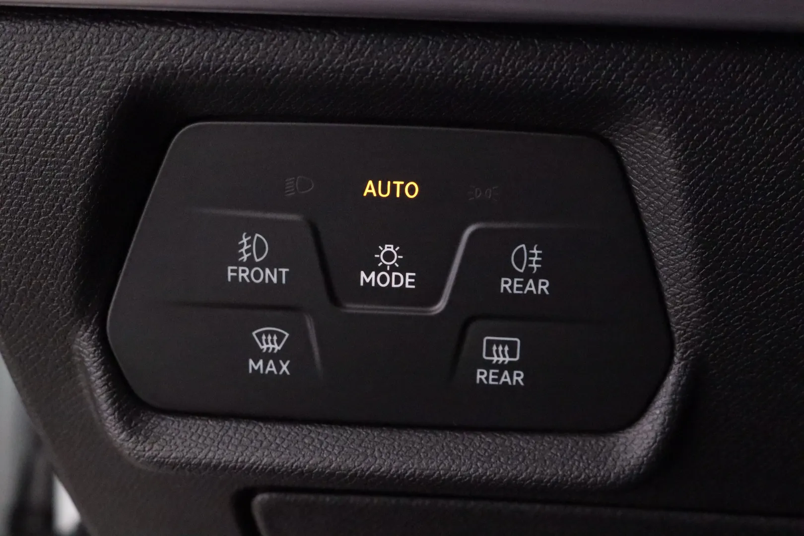 SEAT Leon Sportstourer MPK-573 carousel image