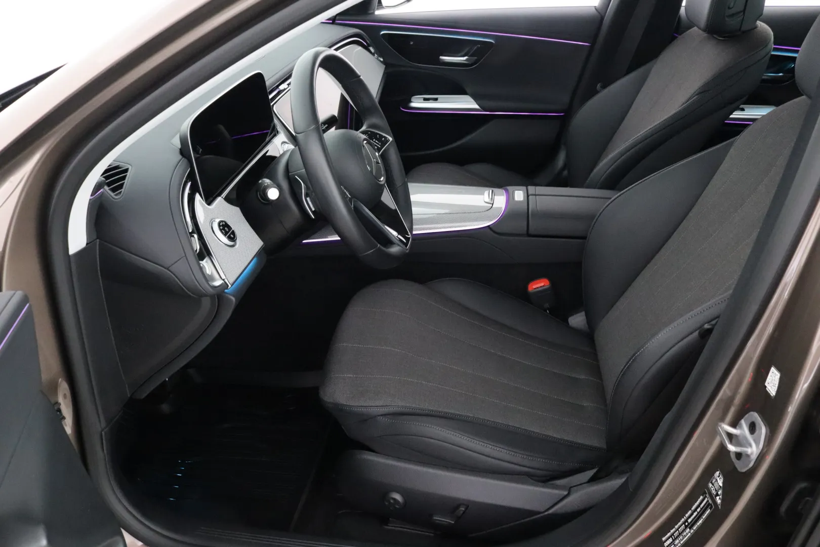 Mercedes-Benz E IRO-567 carousel image