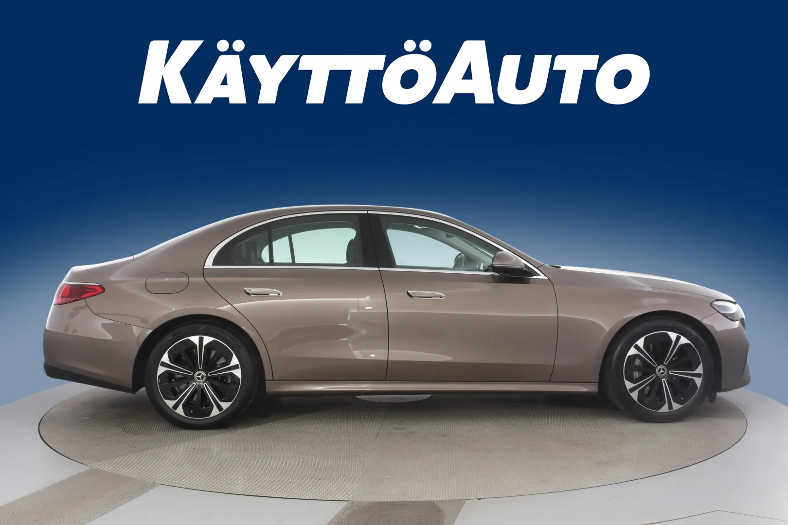 Mercedes-Benz E IRO-567 carousel image