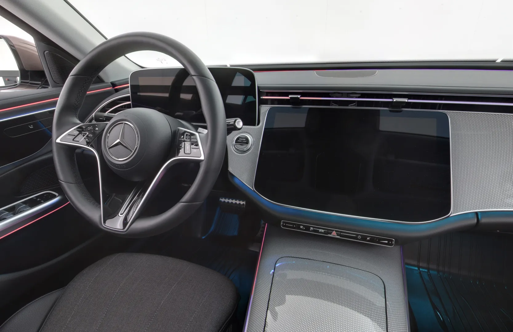 Mercedes-Benz E IRO-567 carousel image