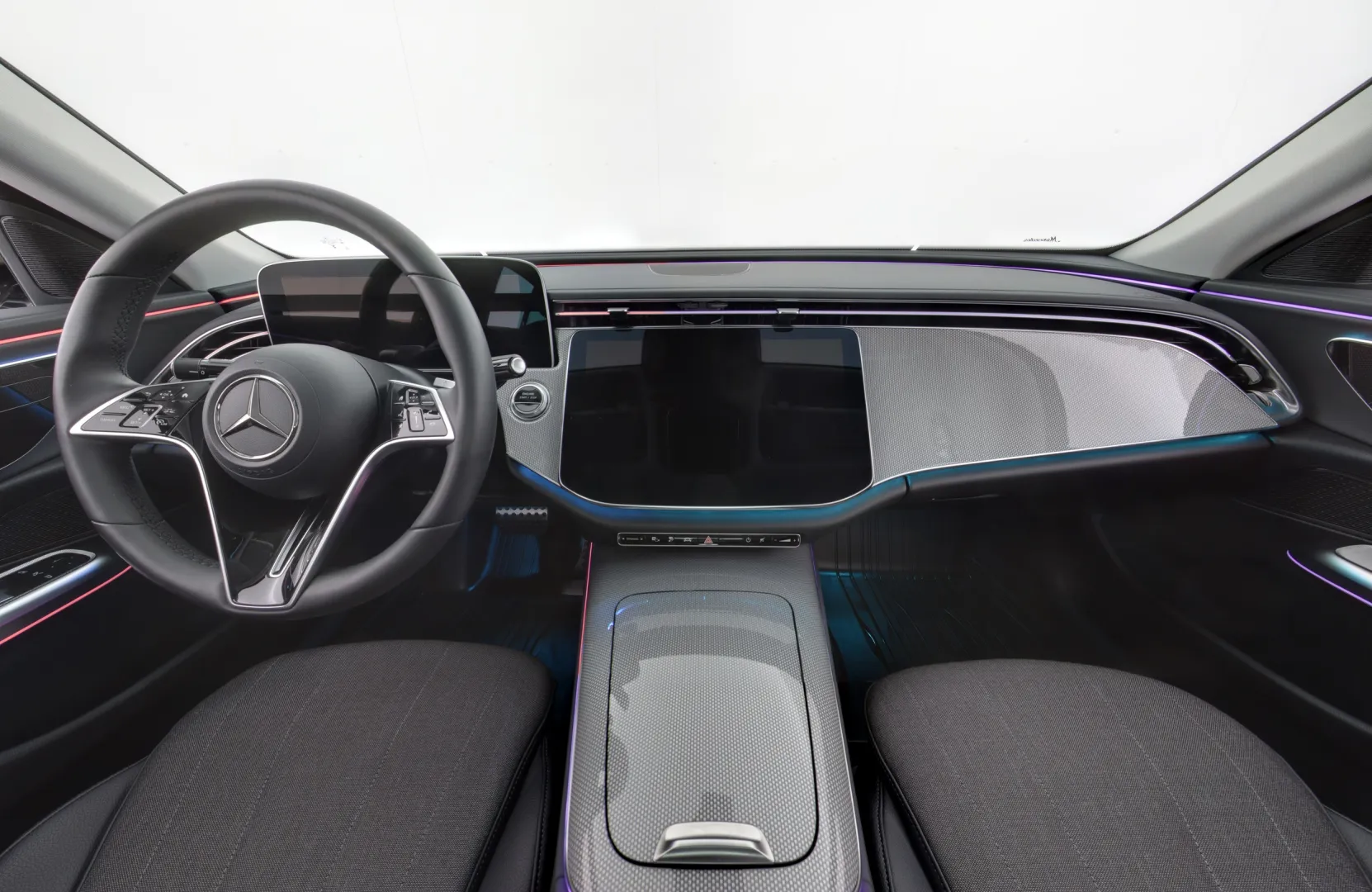 Mercedes-Benz E IRO-567 carousel image