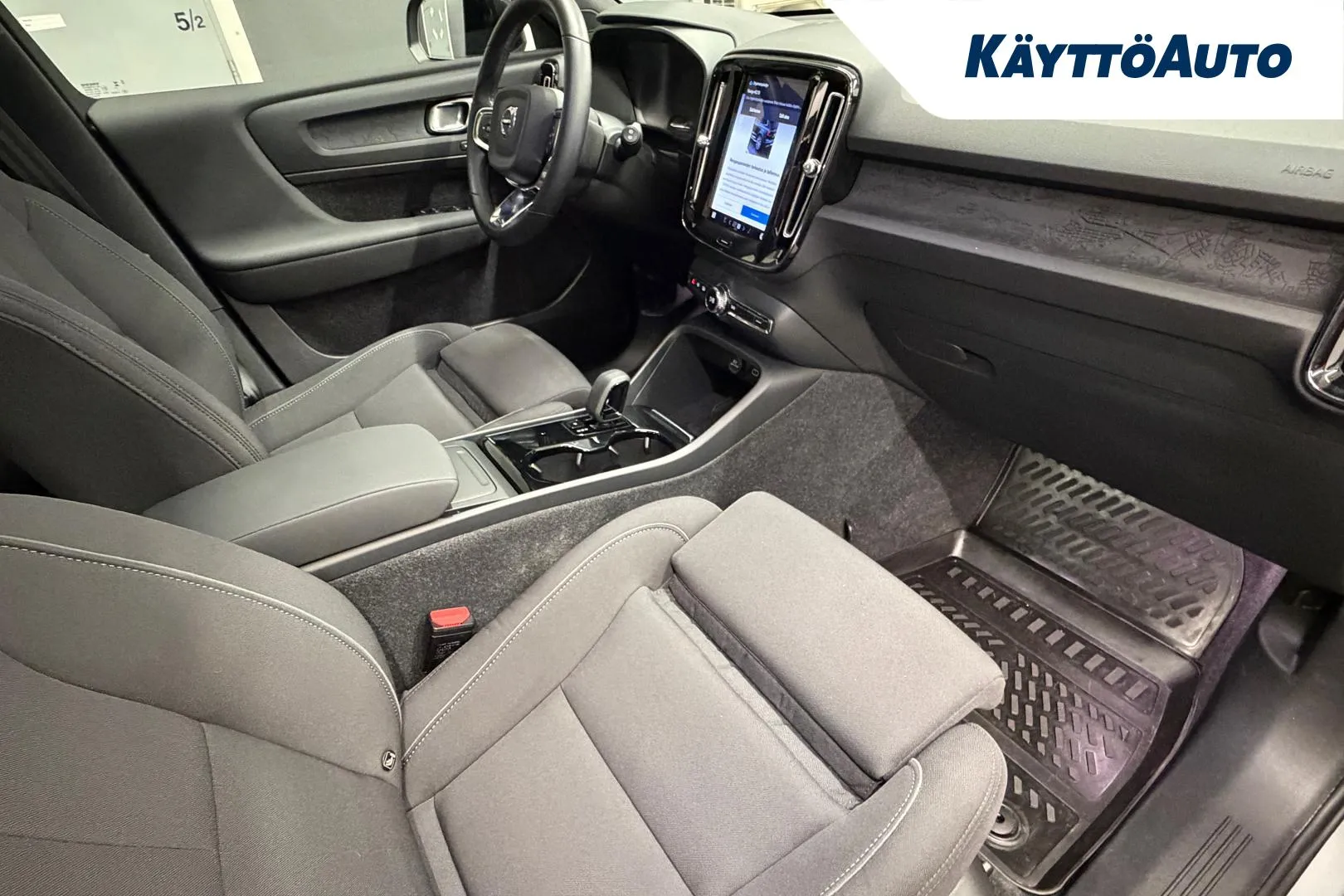 VOLVO XC40 YXS-321 carousel image