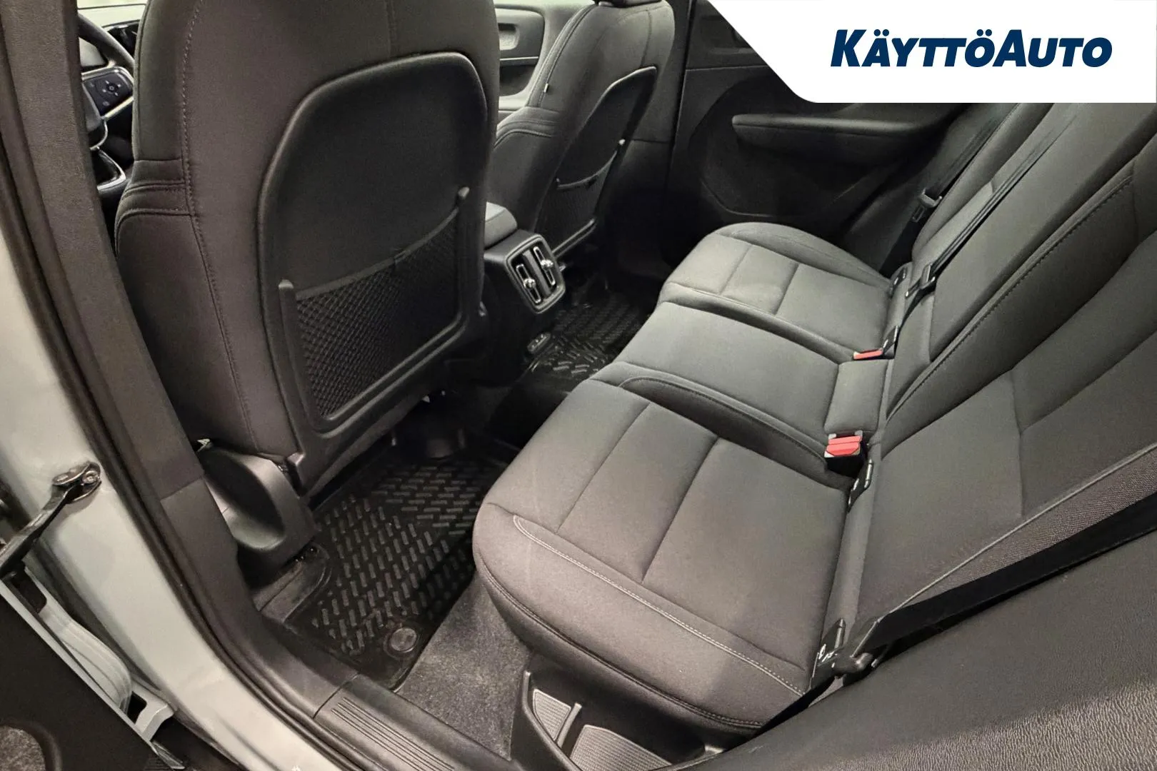 VOLVO XC40 YXS-321 carousel image