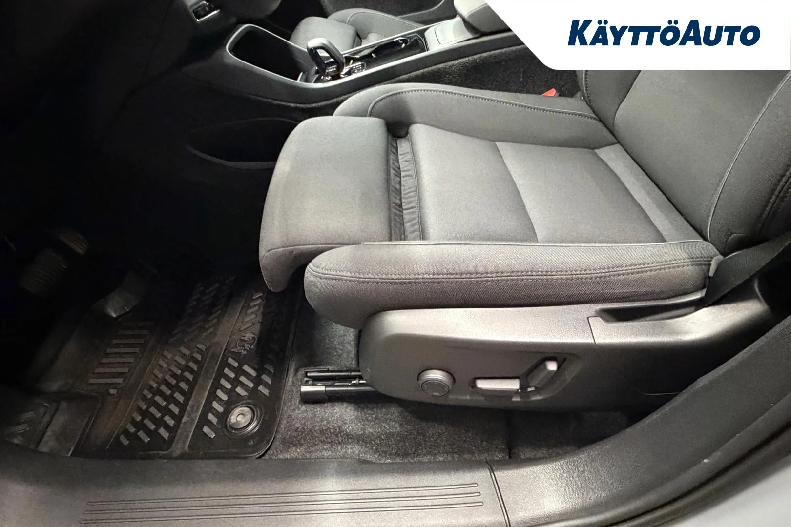 VOLVO XC40 YXS-321 carousel image