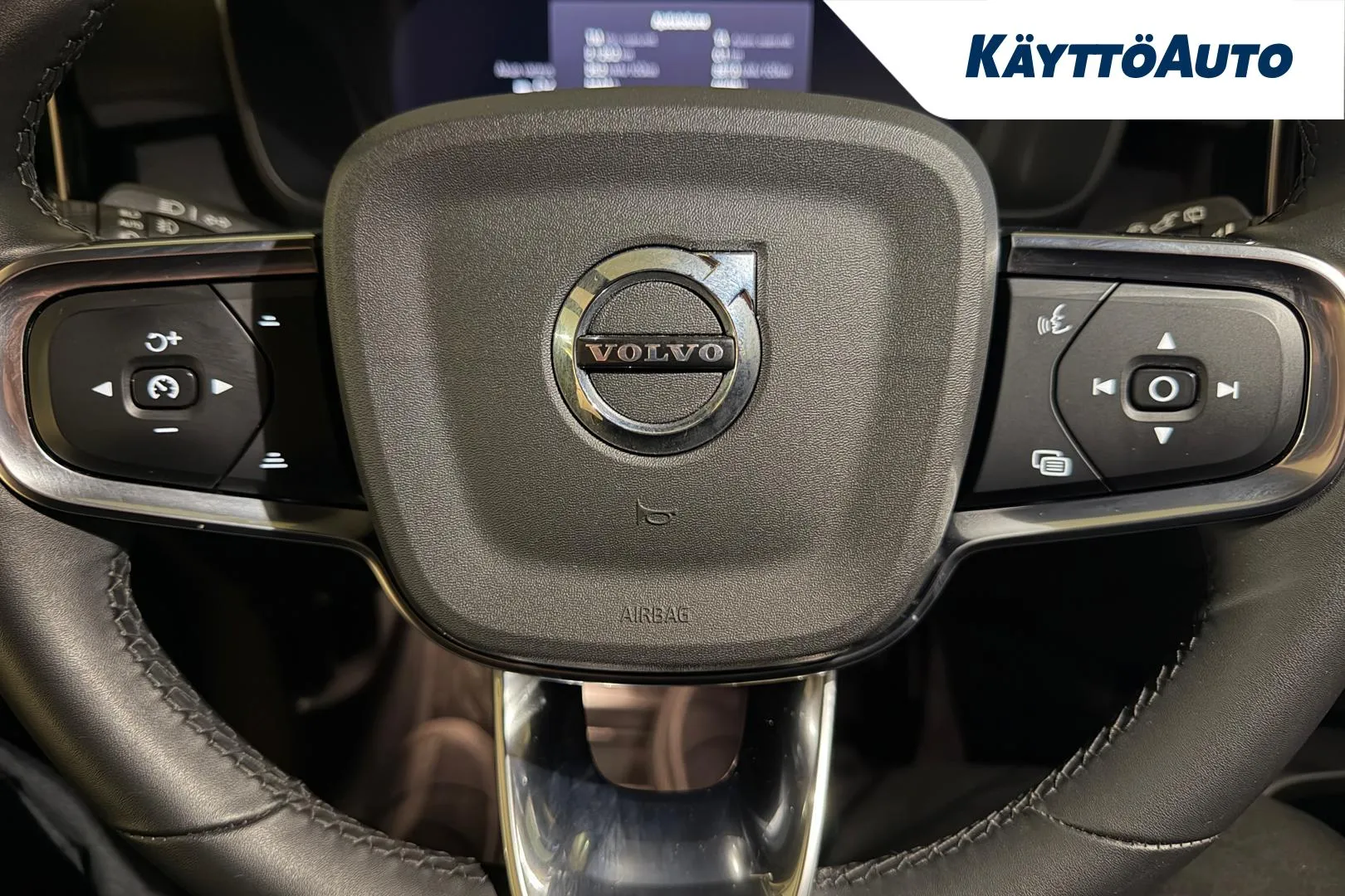 VOLVO XC40 YXS-321 carousel image