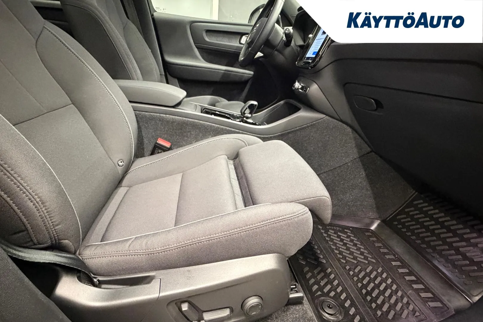 VOLVO XC40 YXS-321 carousel image