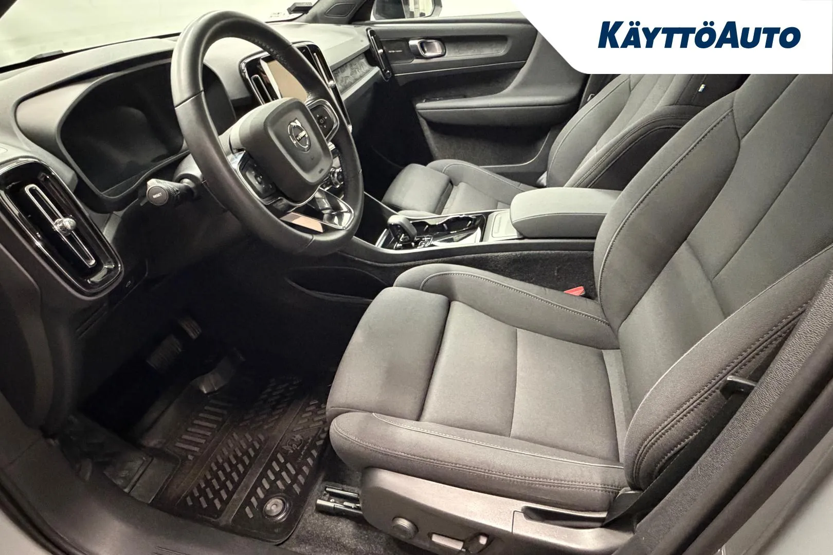 VOLVO XC40 YXS-321 carousel image