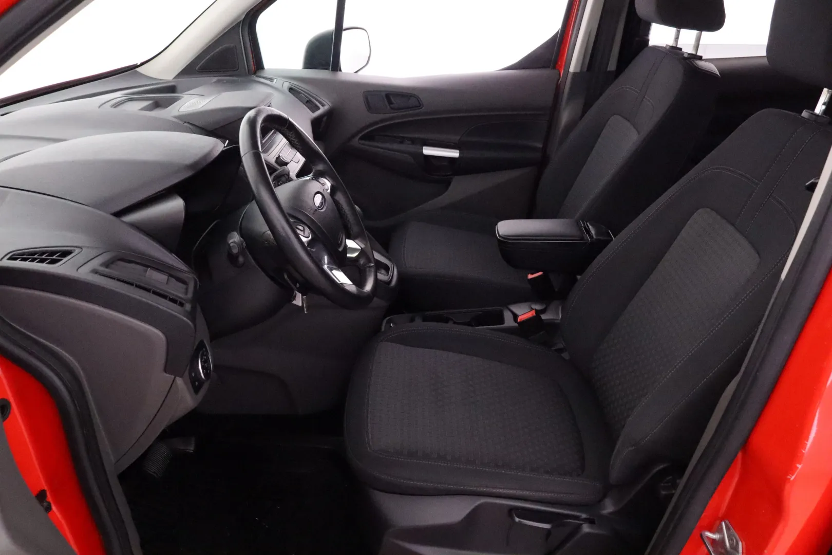 FORD Grand Tourneo Connec FNP-339 carousel image