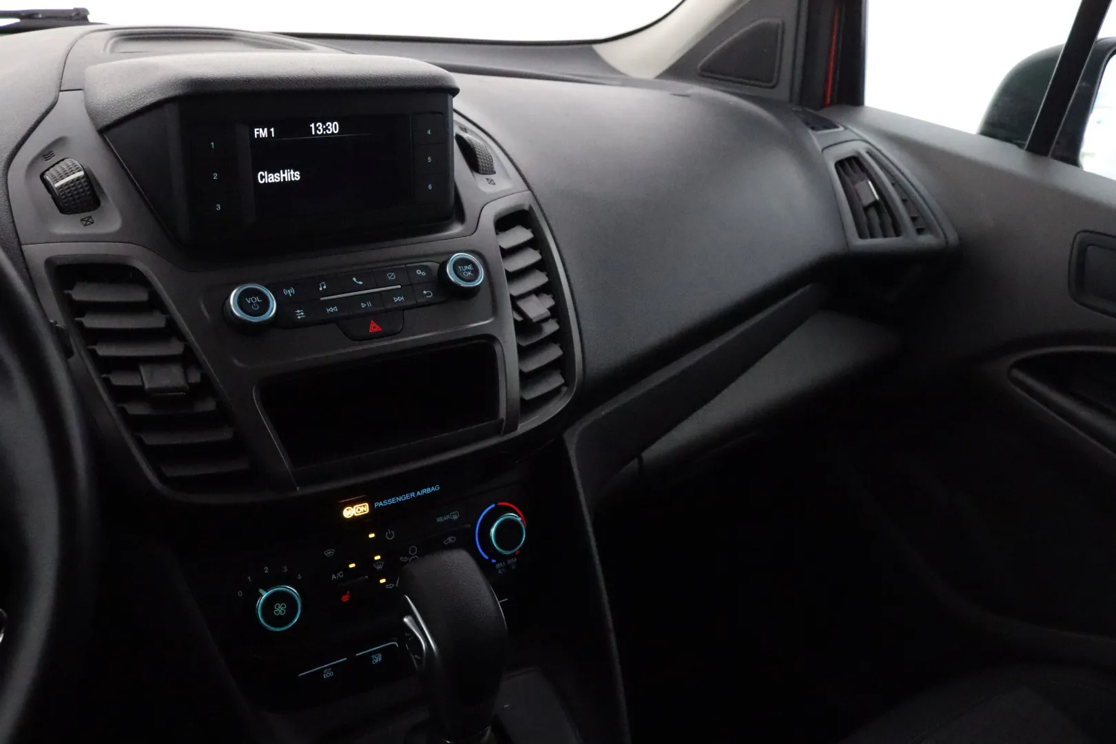 FORD Grand Tourneo Connec FNP-339 carousel image