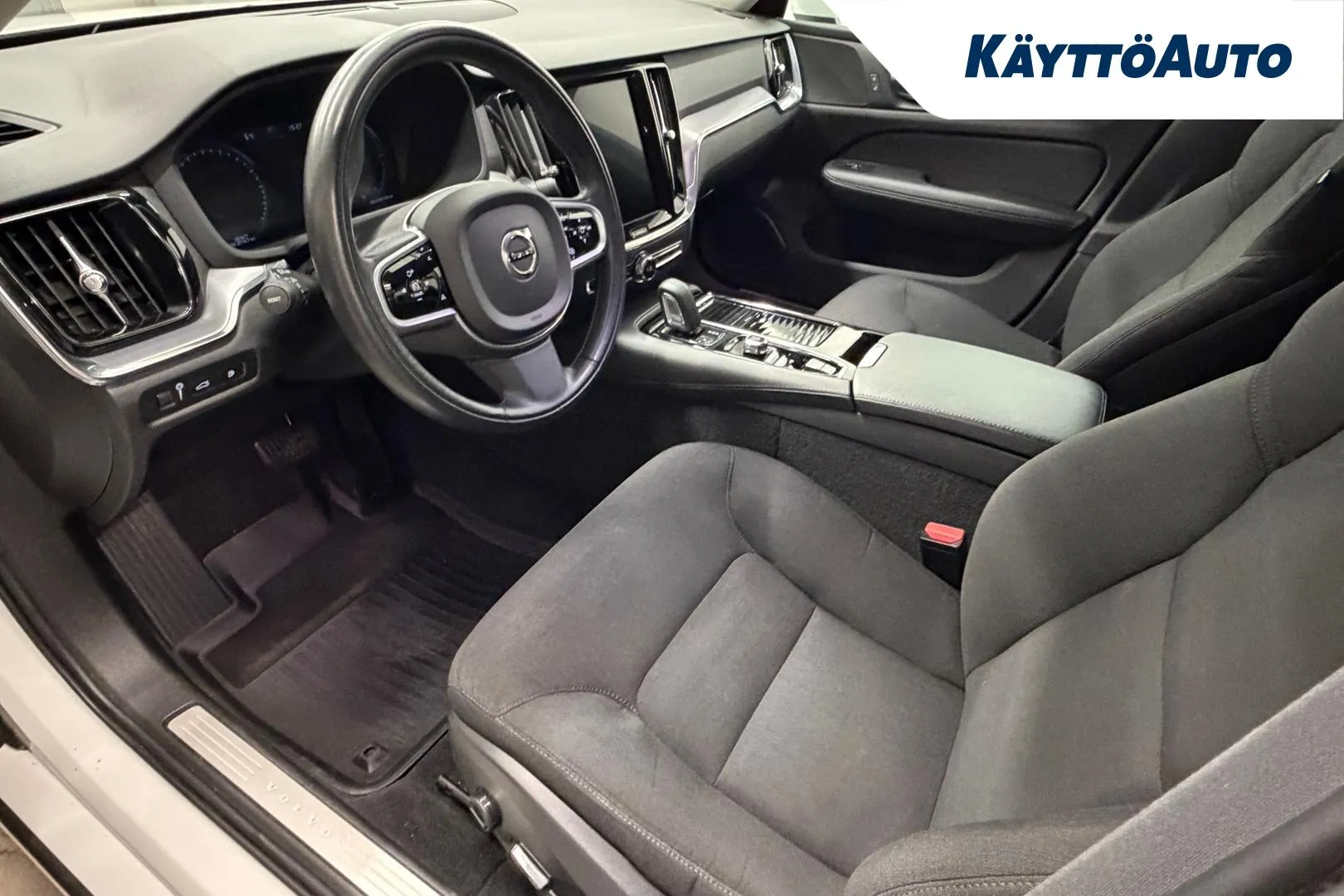 VOLVO V60 LSV-143 carousel image