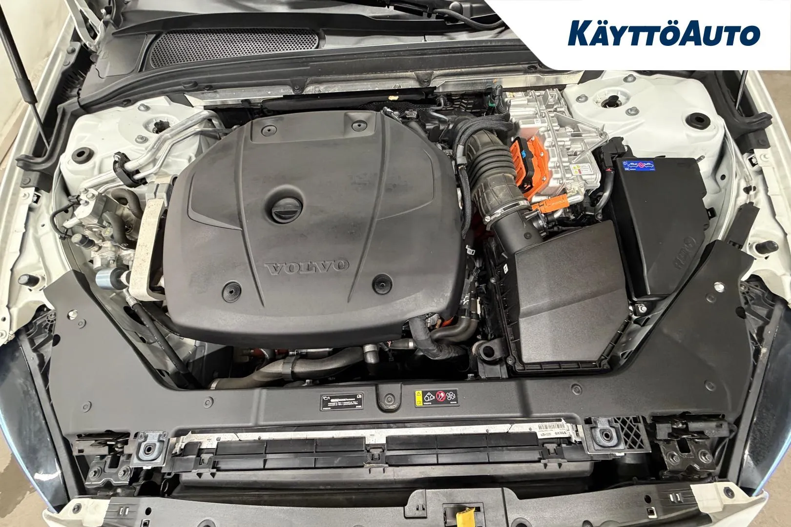 VOLVO V60 LSV-143 carousel image