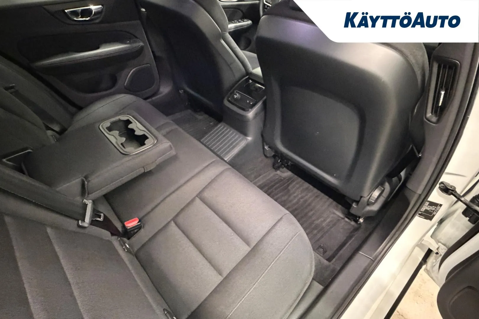 VOLVO V60 LSV-143 carousel image