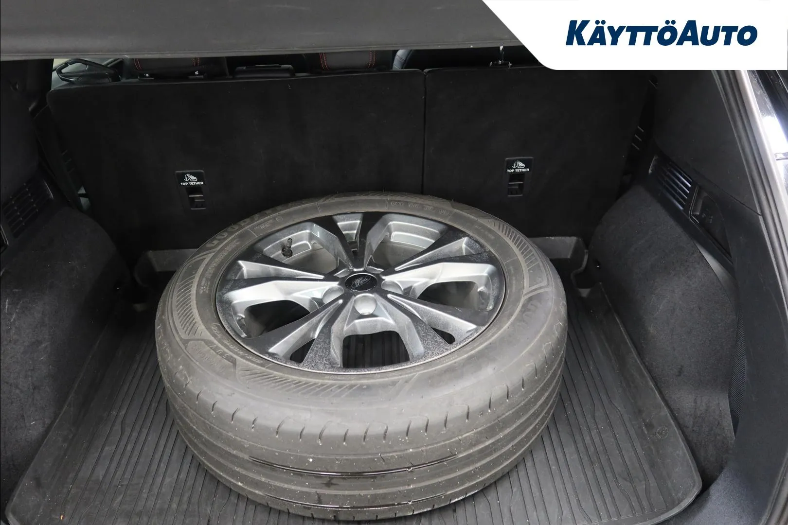 FORD Kuga YKU-701 carousel image