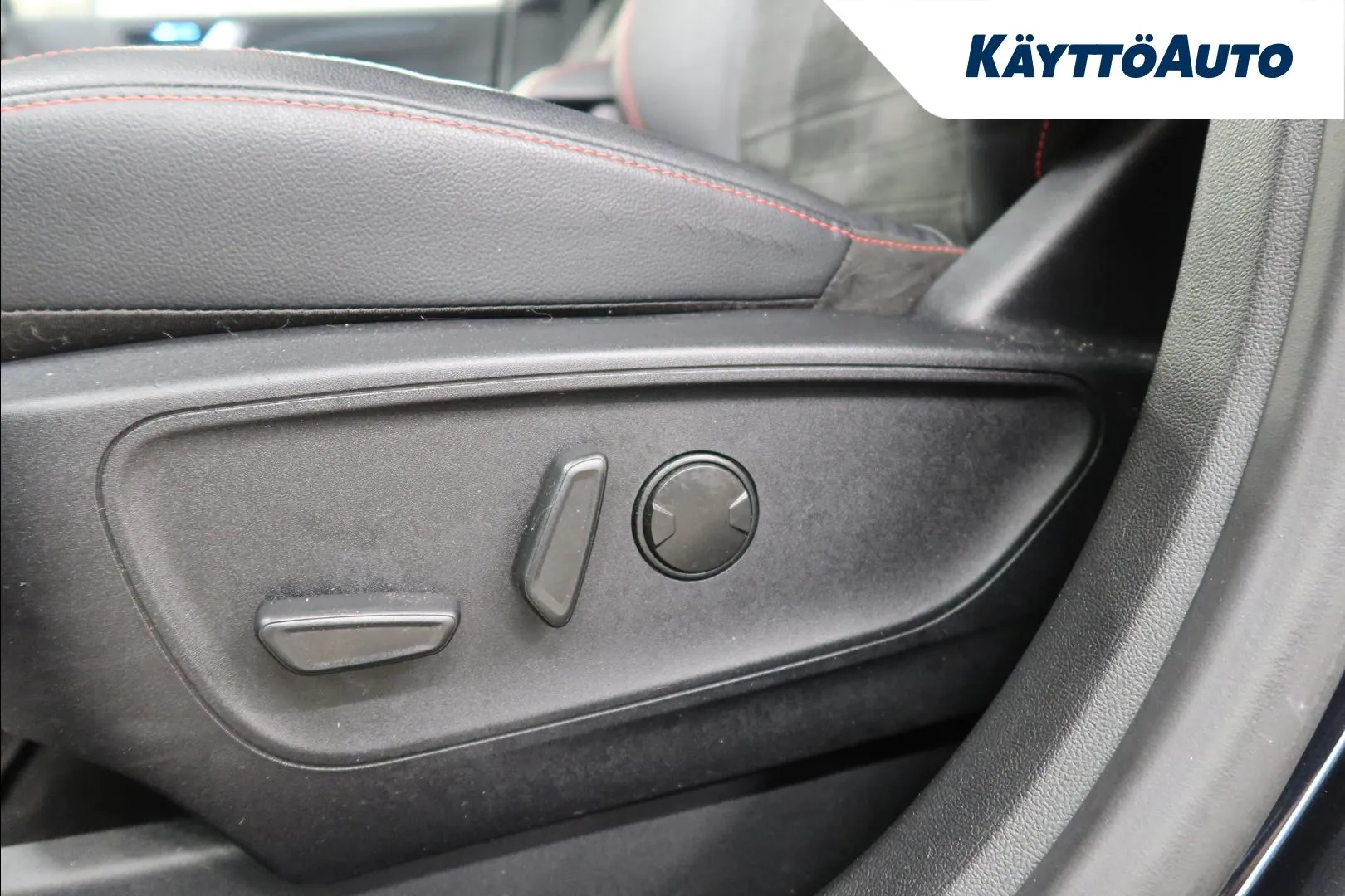 FORD Kuga YKU-701 carousel image