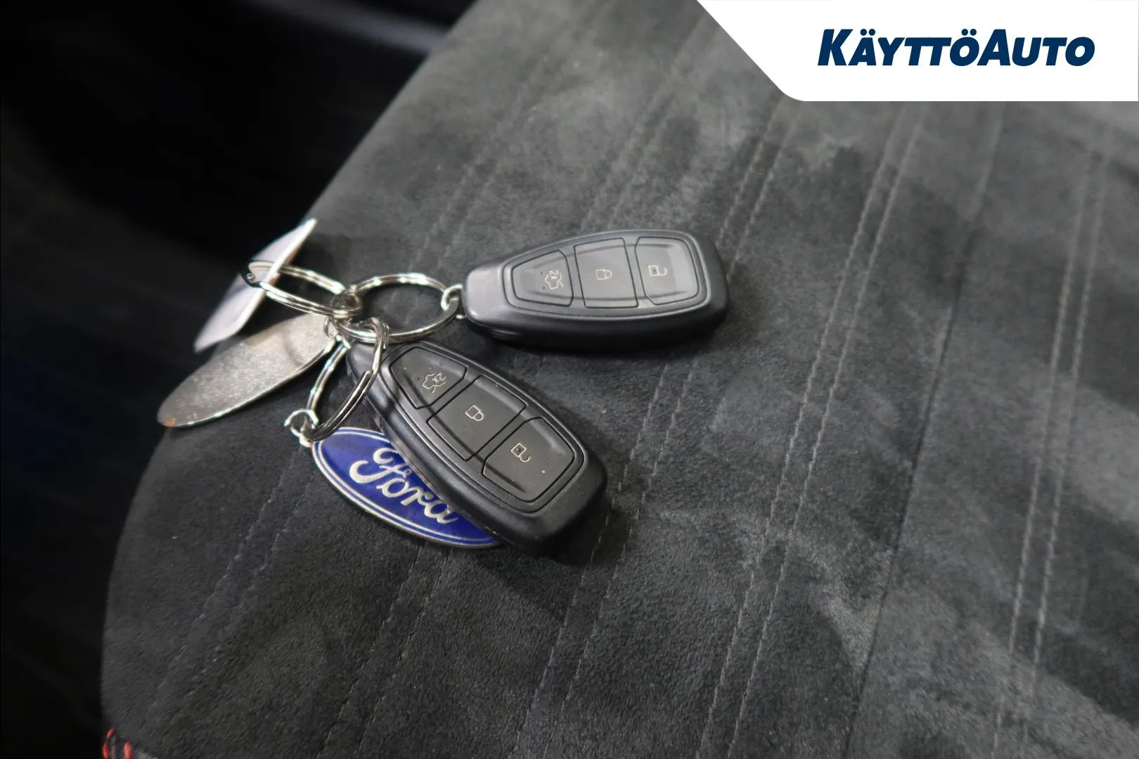 FORD Kuga YKU-701 carousel image