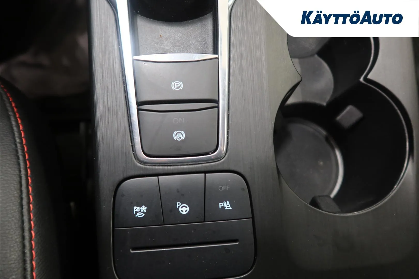 FORD Kuga YKU-701 carousel image