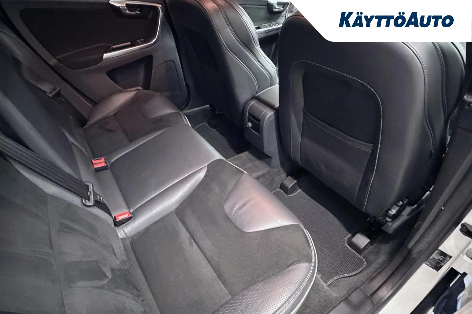 VOLVO XC60 VYX-151 carousel image