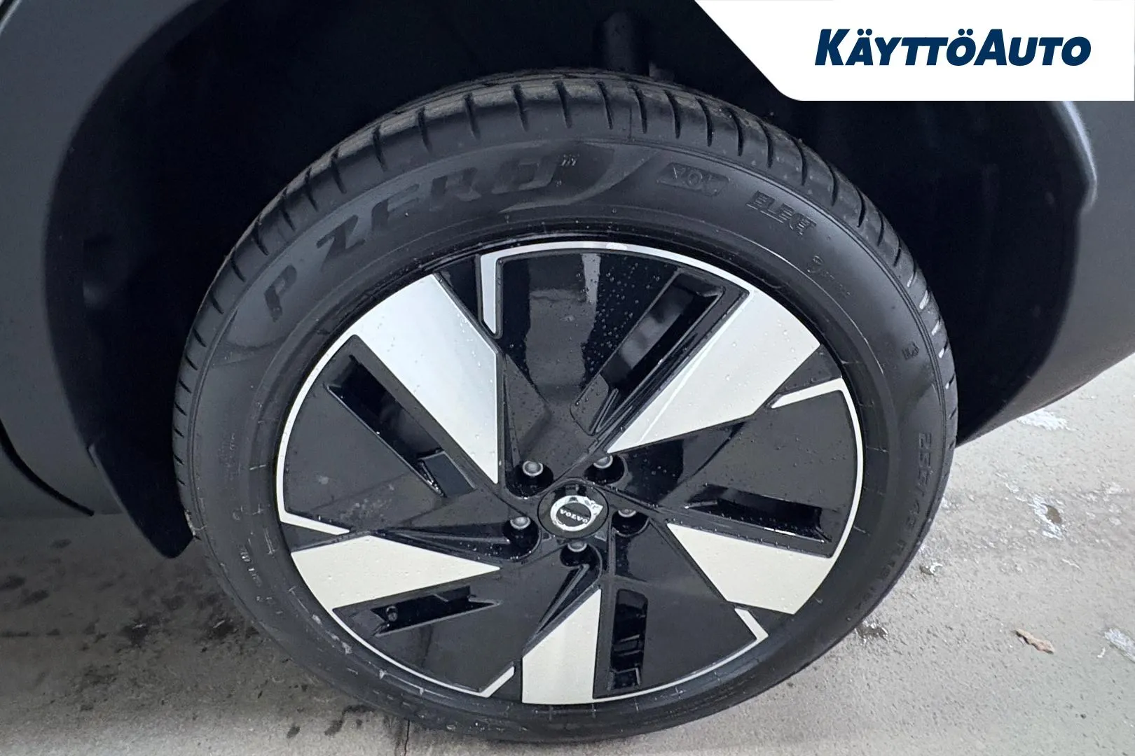 Volvo EX40 RXU-648 carousel image