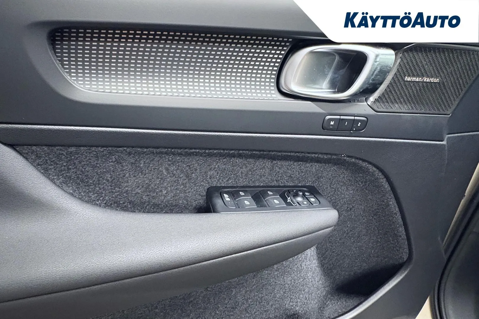 Volvo EX40 RXU-648 carousel image