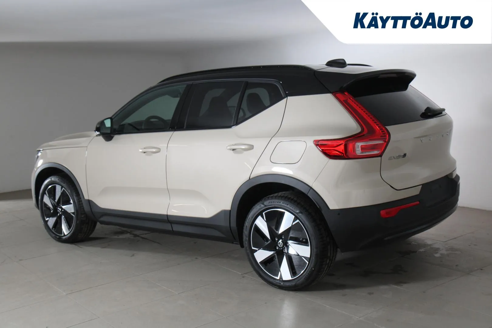 Volvo EX40 RXU-648 carousel image