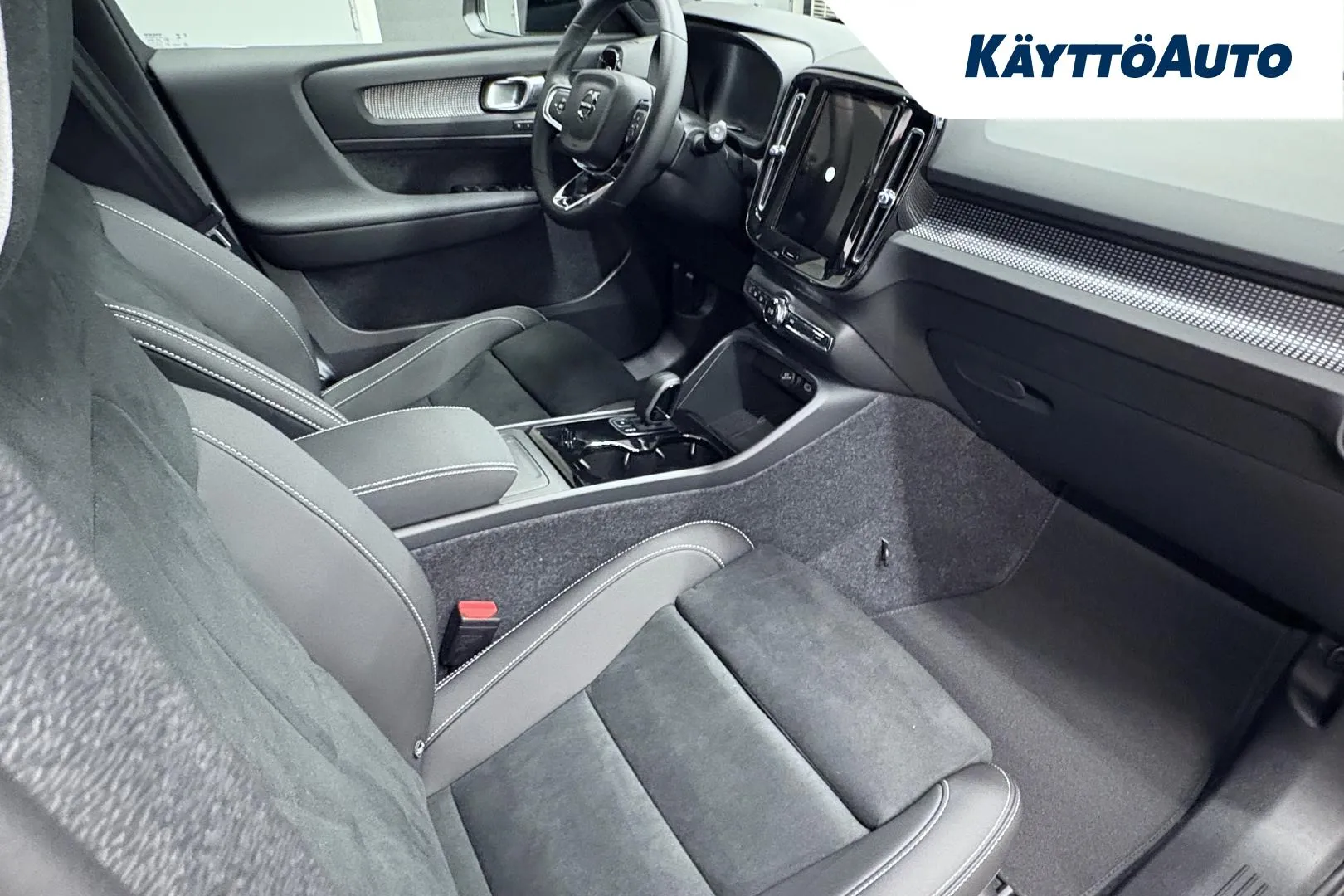 Volvo EX40 RXU-648 carousel image