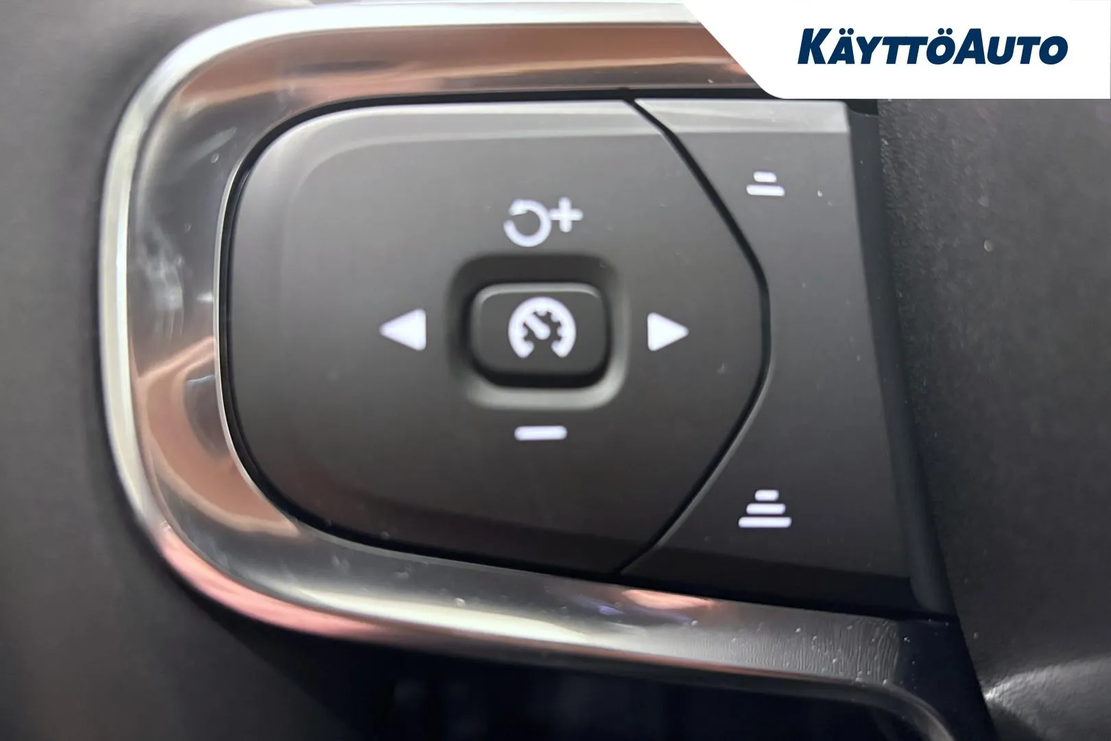 Volvo EX40 RXU-648 carousel image