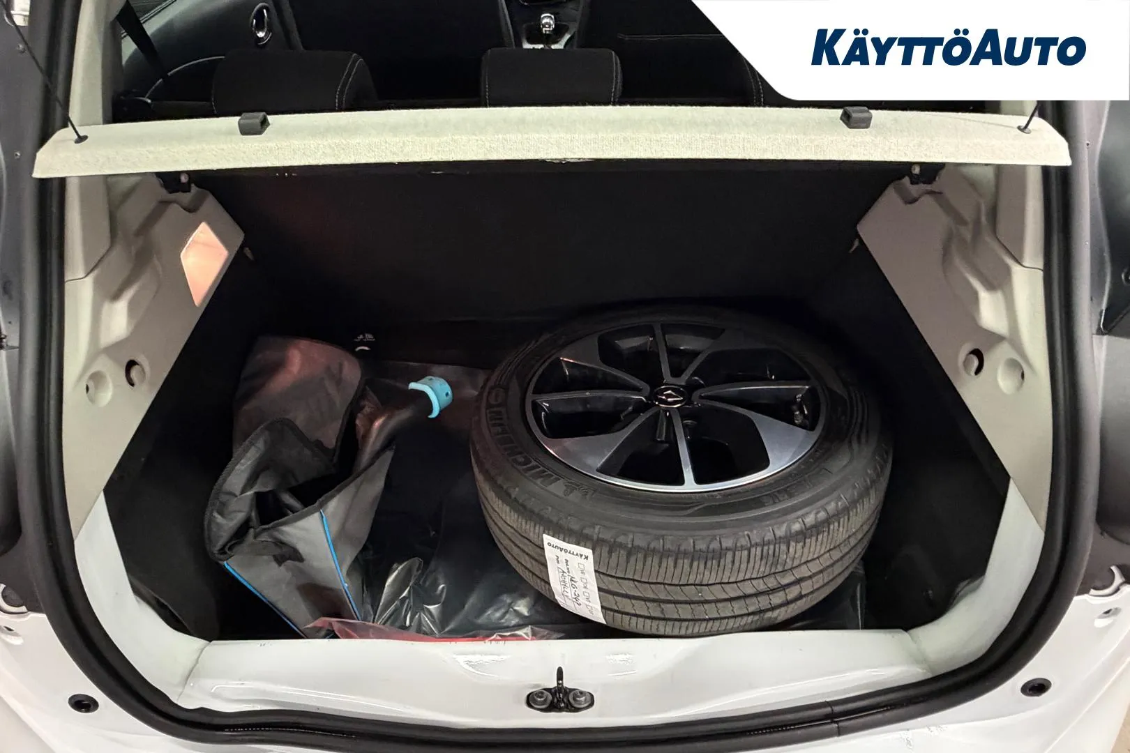 RENAULT Zoe NLG-247 carousel image