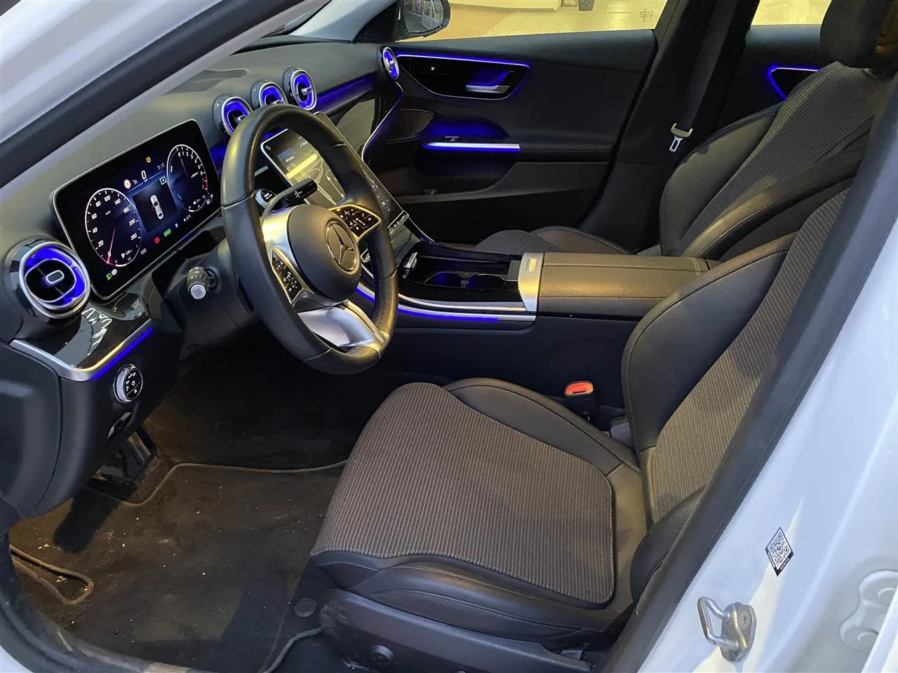 MERCEDES-BENZ C KVJ-688 carousel image